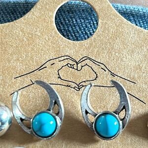 Western horse shoe earrings